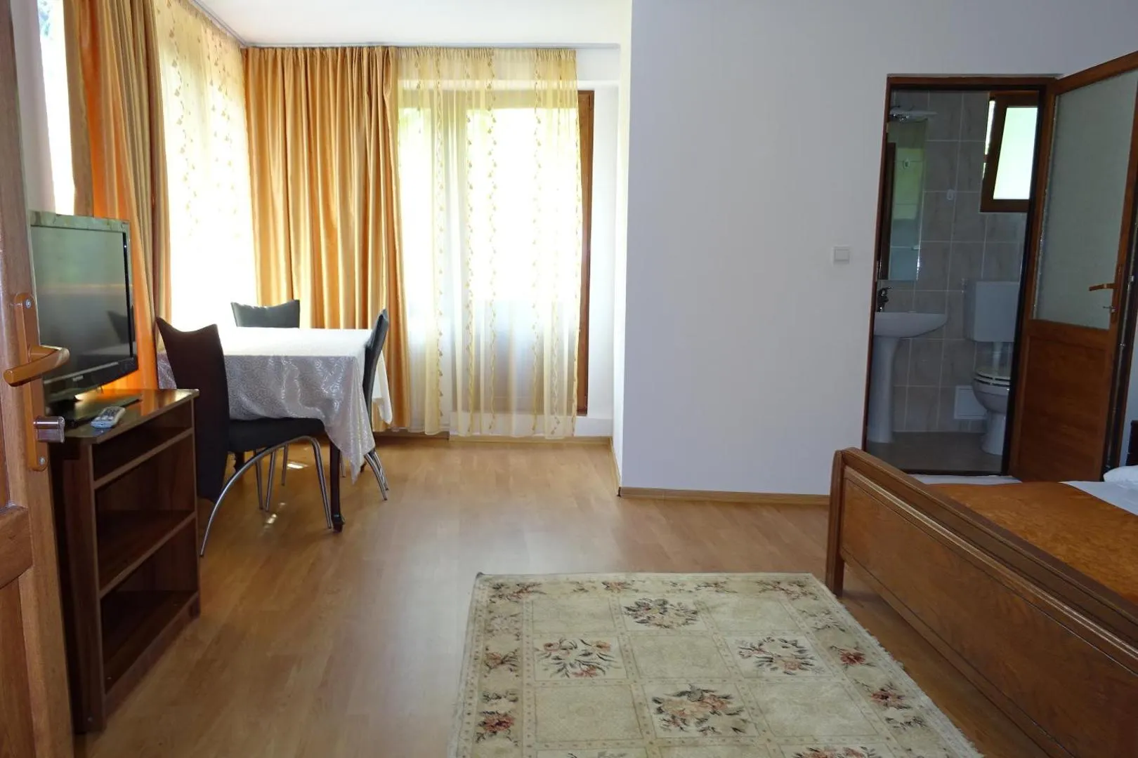 Apartament cu 2 camere și vedere la râu