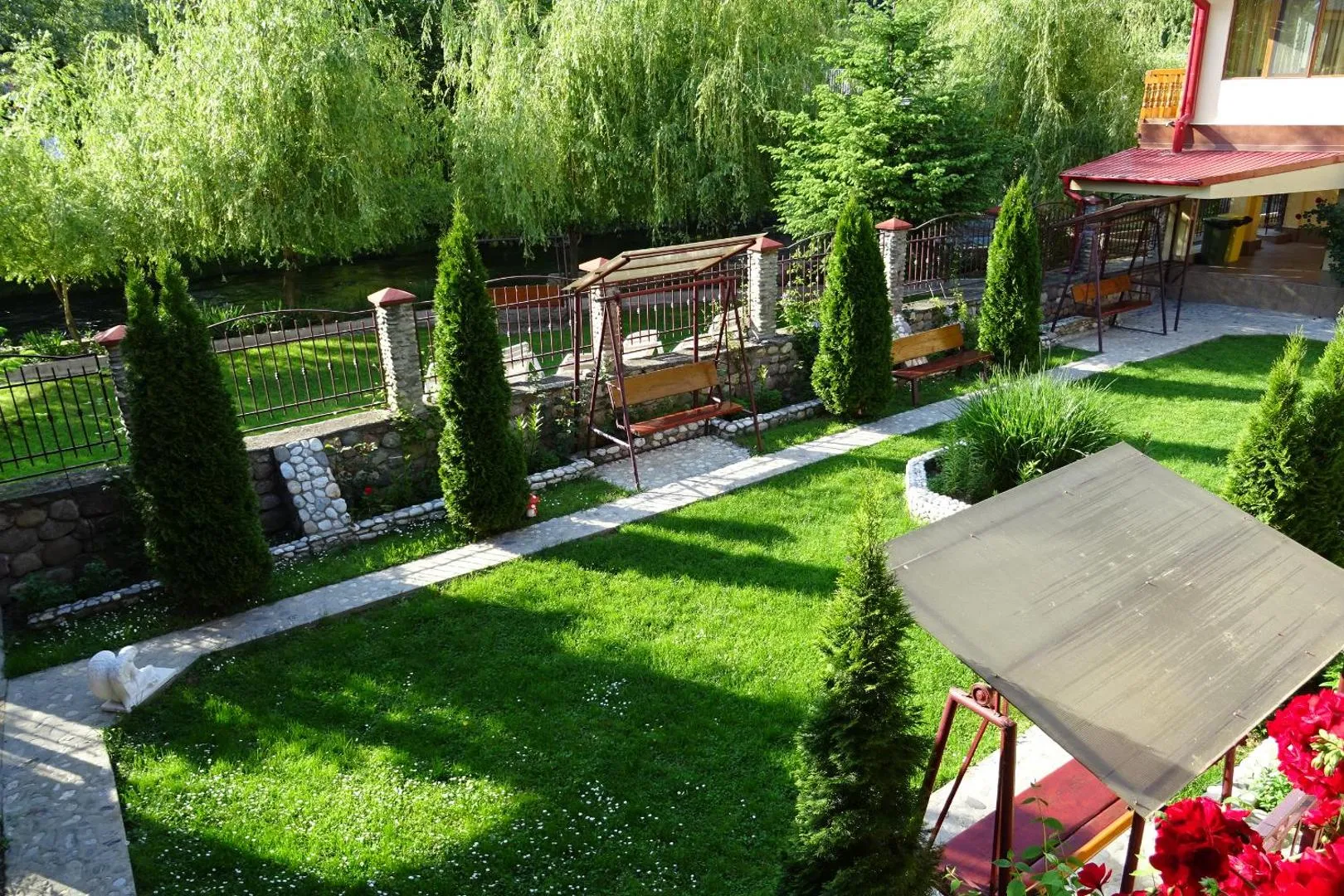 Grădina pensiunii