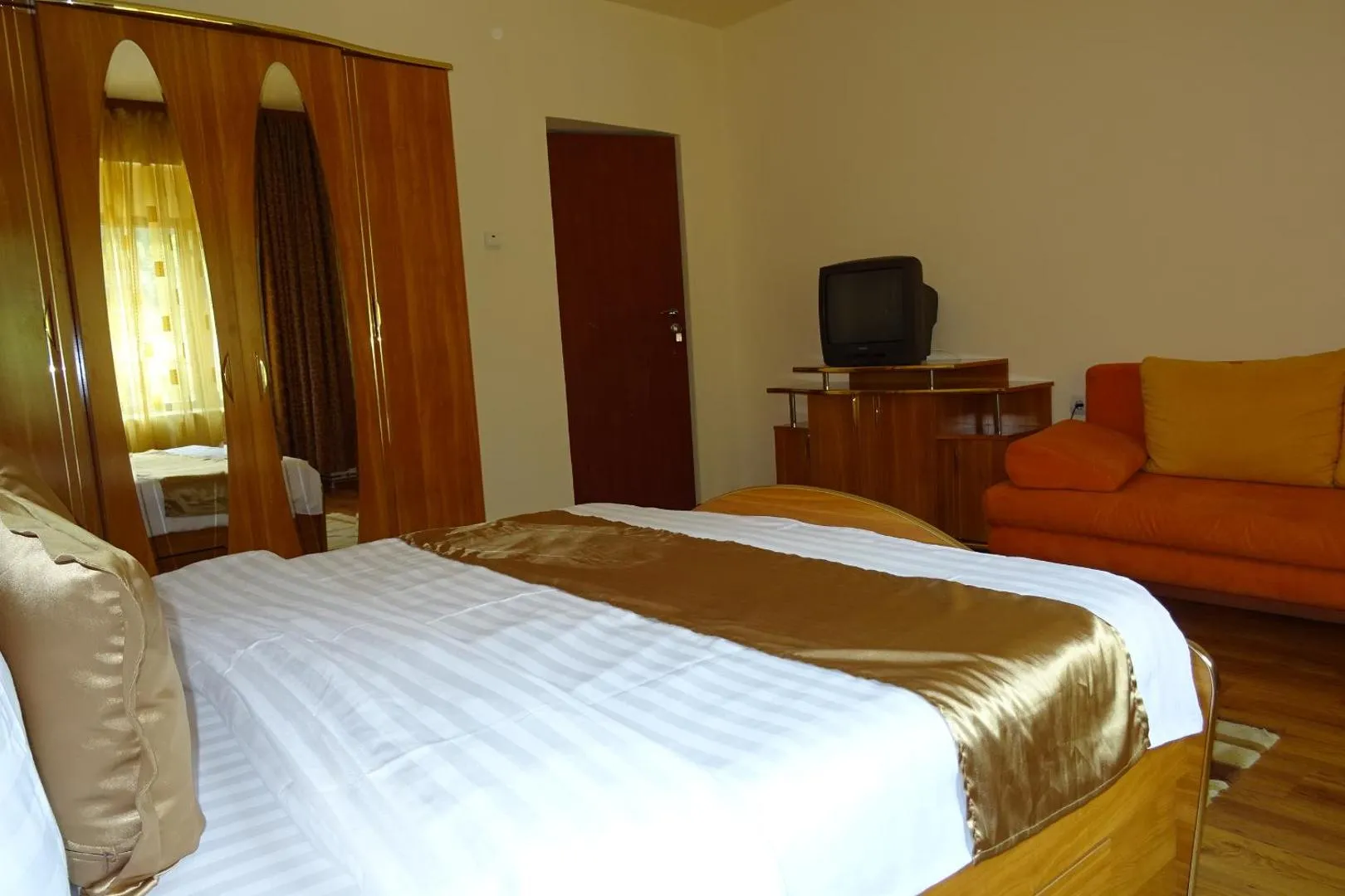 Apartament cu 3 camere – fotografia 3