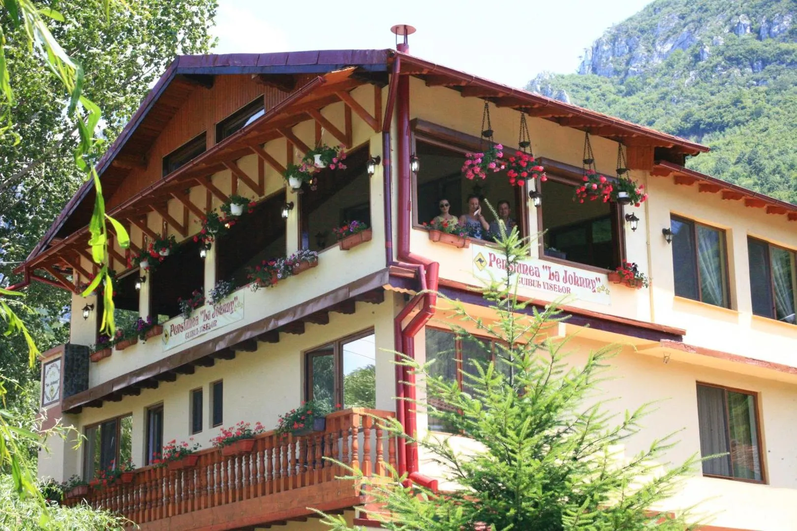 Pensiunea Cuibul Viselor – exterior