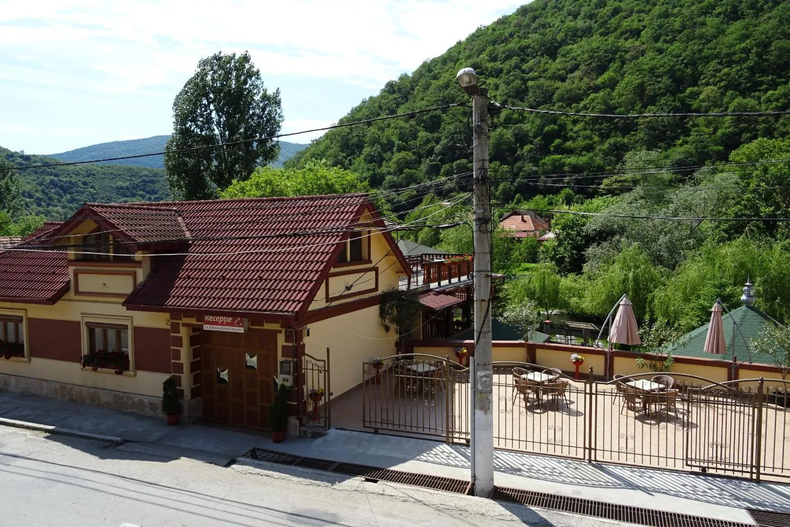 Pensiunea Cuibul Viselor, la poalele munților